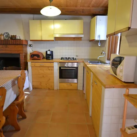 Cottage In Marliana With Private Pool بيت للعطل *
