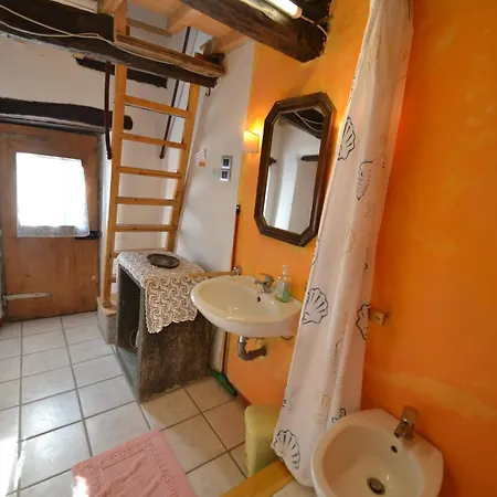 Cottage In Marliana With Private Pool بيت للعطل Marliana